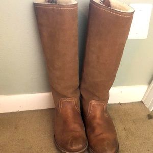 FRYE Leather Boots w/ shearling lining